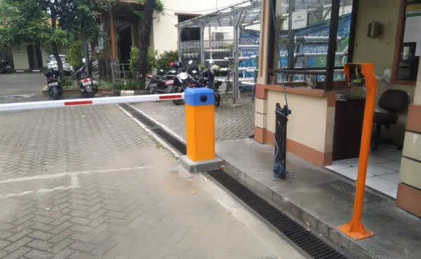 Palang Parkir Balai Karantina Tumbuhan Jakarta 