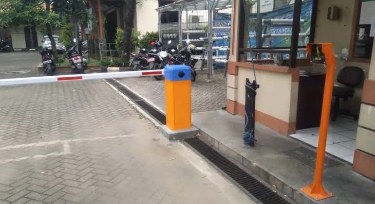 Palang Parkir Di Balai Karantina Tumbuhan Jakarta 