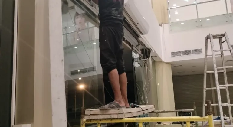 Pemasangan Pintu otomatis sliding kaca di Grand Mall palu 