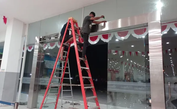 Penggantian Pintu otomtis di Kapuas mall Kal Sel 